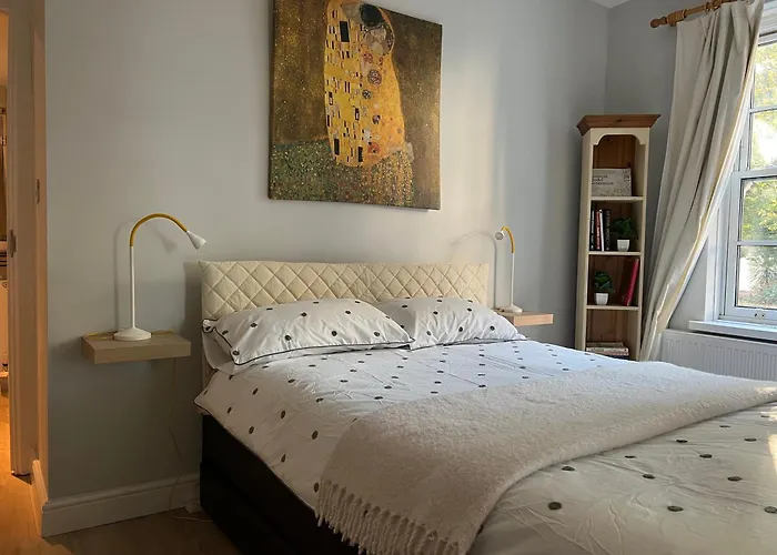 Stylish Apt In A 1938 Building With Parking