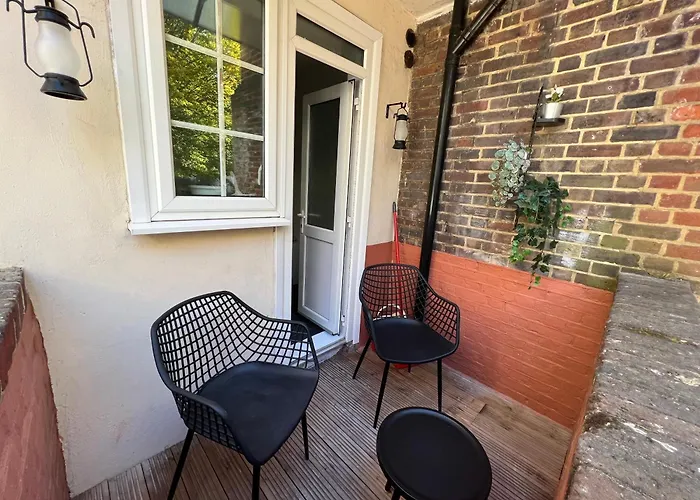 Stylish Apt In A 1938 Building With Parking